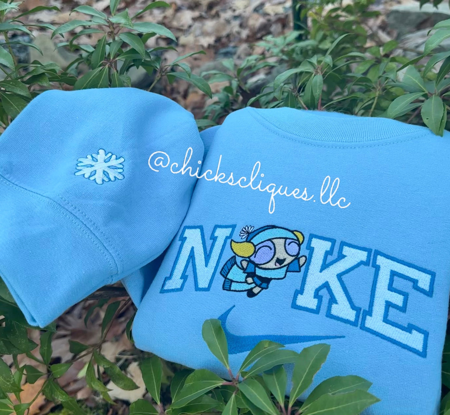 PPGs Bubbles x Check Snowflake With Sleeeve Christmas Embroidery Crewneck Sweatshirt