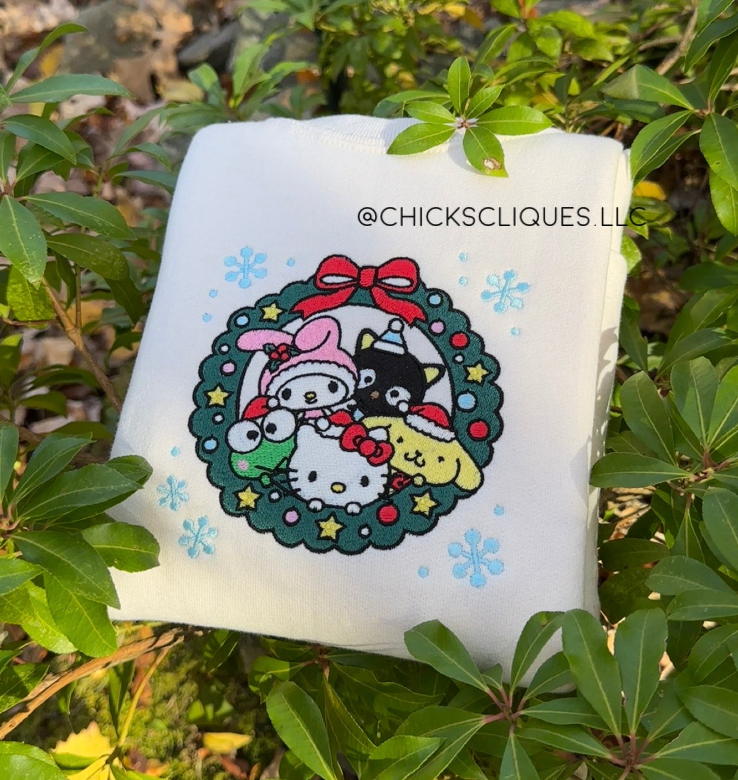 Kitty and Friends Wreath Christmas Embroidery Crewneck Sweatshirt
