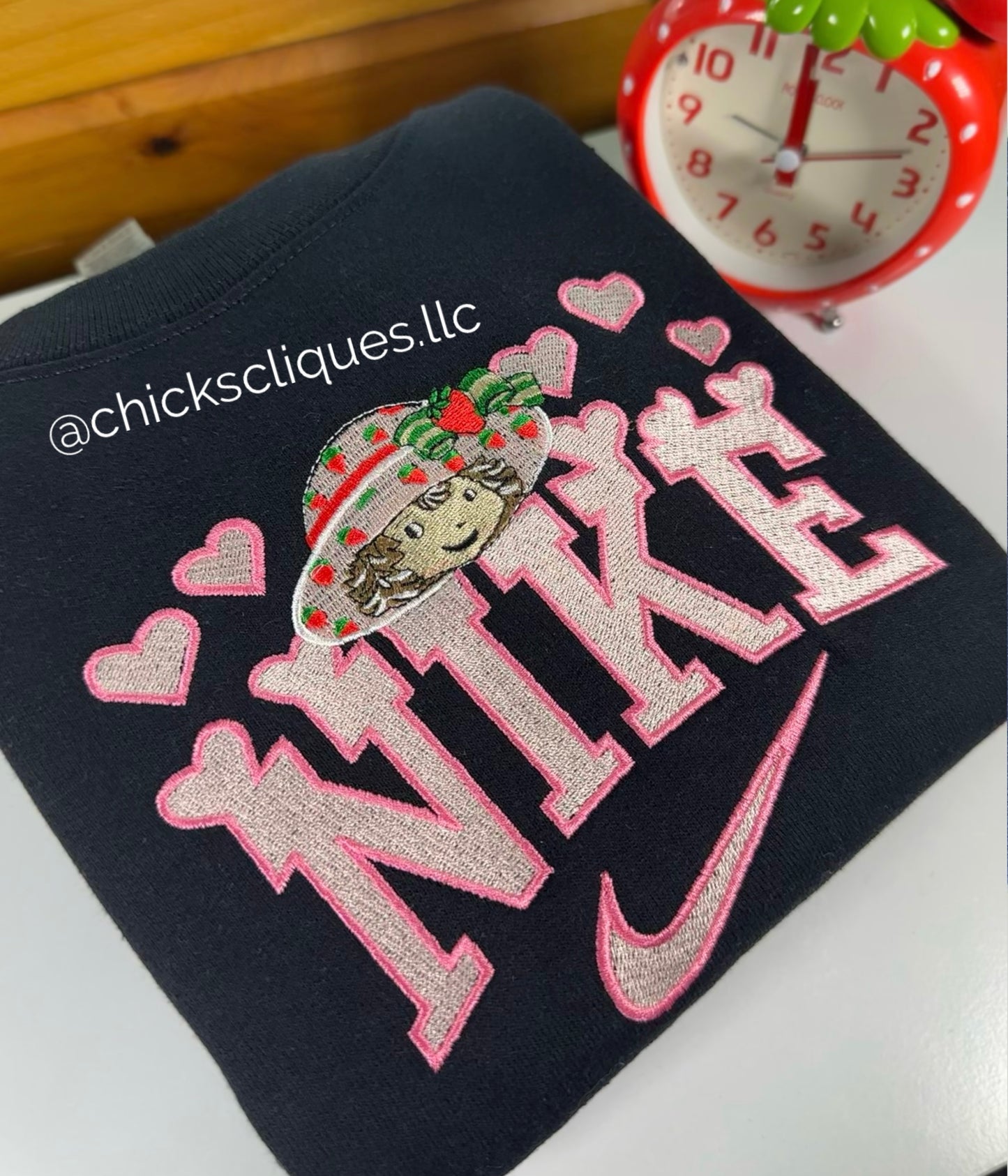 Strawberry x Check Hearts Lover Embroidery Crewneck Sweatshirt