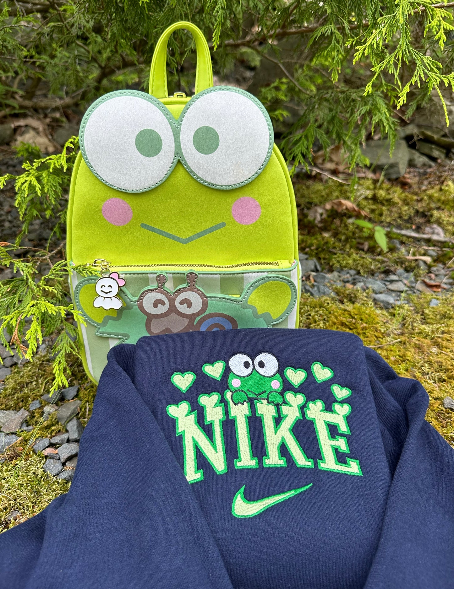 Frog x Check Hearts Lover Embroidery Crewneck Sweatshirt