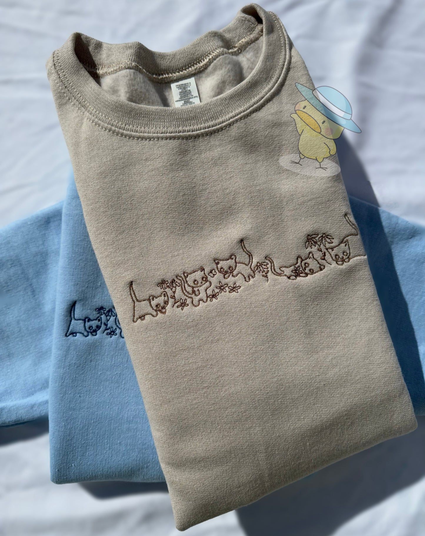 Kittens and Flowers Line Embroidery Crewneck Sweatshirt