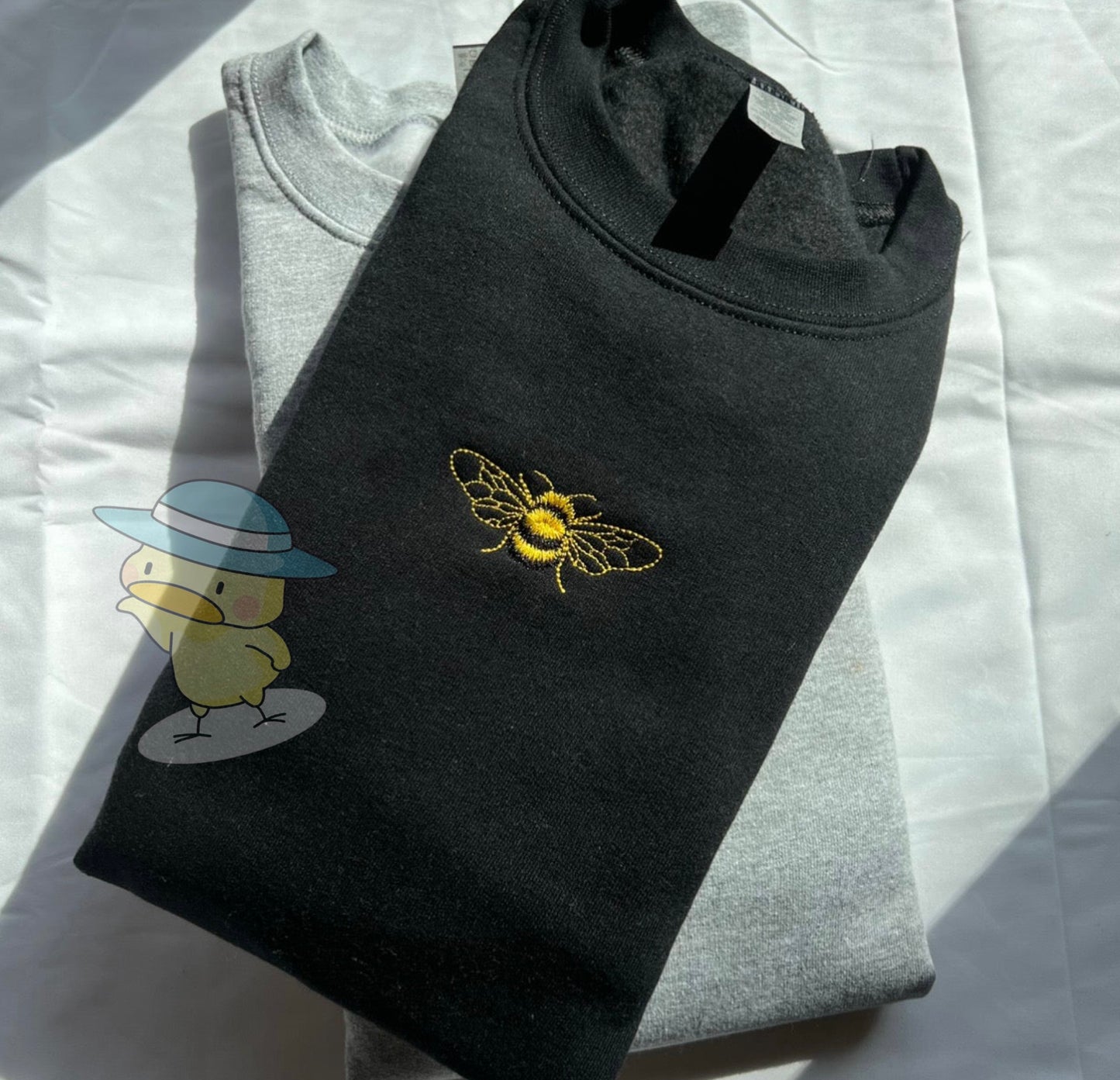 Honey Bee Vintage Nature Embroidery Crewneck Sweatshirt