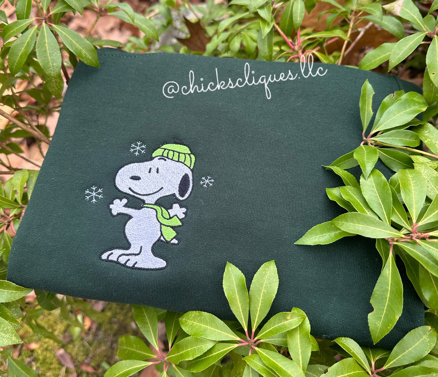 Snoopy Snowflake Left Chest Christmas Embroidery Crewneck Sweatshirt Snoopy snowflake left chest christmas embroidery crewneck sweatshirt